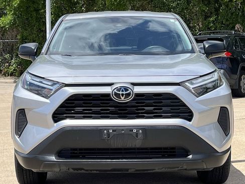 Used 2023 Toyota RAV4 LE FWD image 7