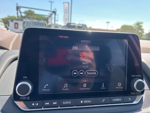 Used 2023 Nissan Rogue S FWD image 21