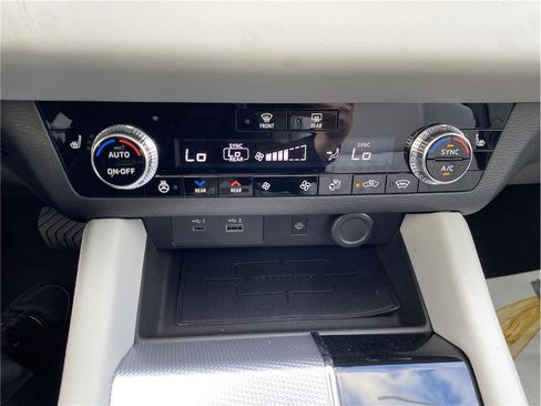 New 2025 Mitsubishi Outlander SEL image 14