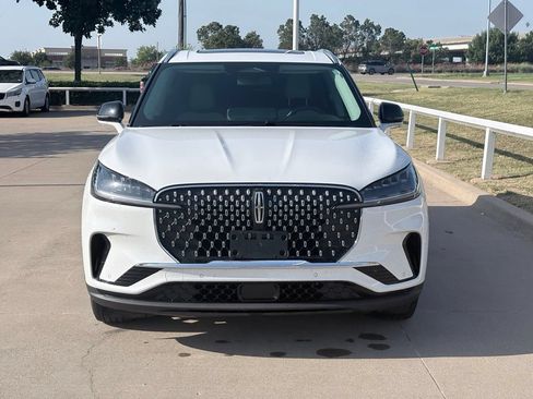 Used 2026 Lincoln Aviator 2WD image 2