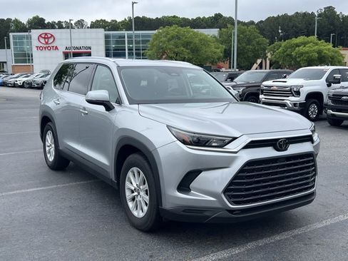 Used 2025 Toyota Grand Highlander FWD image 3