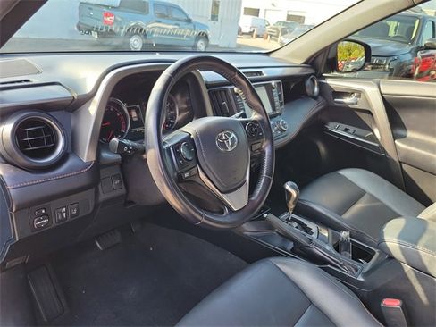 Used 2017 Toyota RAV4 SE image 10