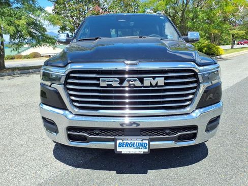 Used 2025 RAM 1500 Laramie AWD/4WD image 8