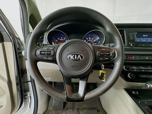 Used 2018 Kia Sedona L FWD image 15