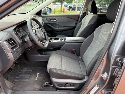 Used 2023 Nissan Rogue SV AWD/4WD image 12