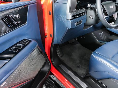 Used 2026 Cadillac Escalade IQ Sport 2 w/ LPO, ONYX Package AWD/4WD image 8