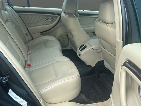 Used 2015 Ford Taurus Limited FWD image 22