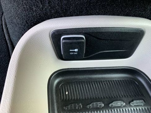 Used 2024 Chrysler Pacifica Touring-L image 36