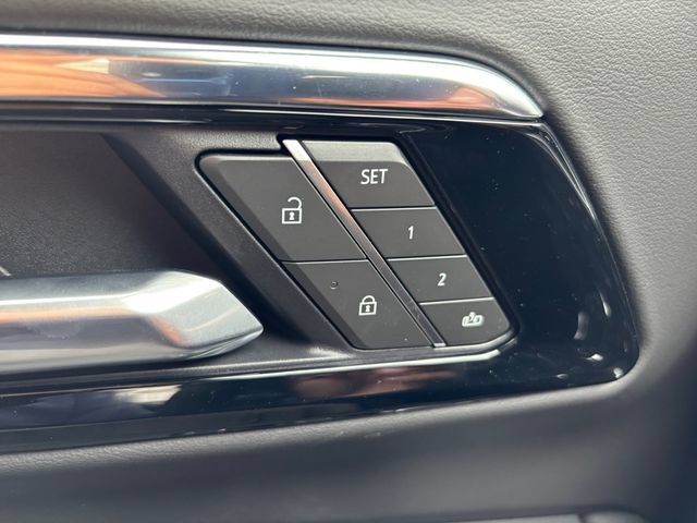 Used 2026 Chevrolet Tahoe Premier AWD/4WD image 17