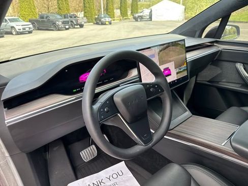 Used 2024 Tesla Model X image 42