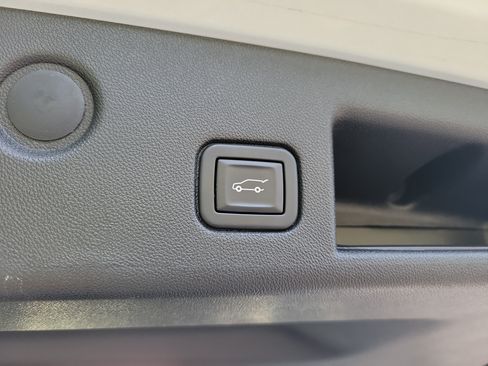 Used 2020 Chevrolet Equinox LT FWD image 14
