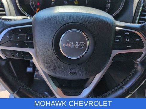 Used 2019 Jeep Grand Cherokee Altitude AWD/4WD image 12