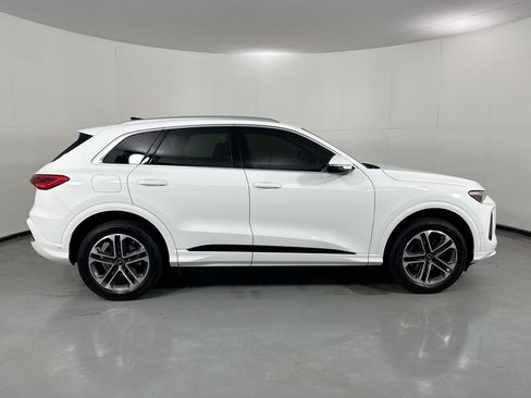 Used 2025 Audi Q5 Premium Plus w/ Premium Plus AWD/4WD image 38