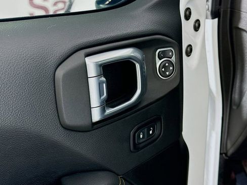 Used 2021 Jeep Wrangler Unlimited Sahara AWD/4WD image 18