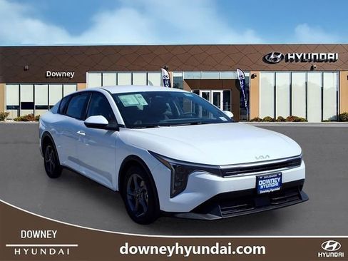 Used 2025 Kia K4 LXS FWD image 3