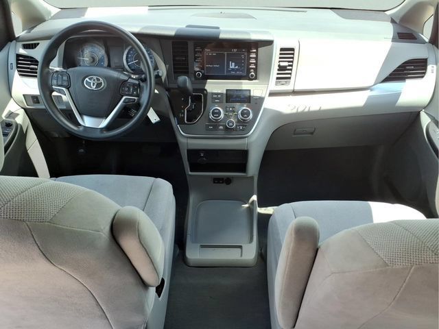 Used 2020 Toyota Sienna L FWD image 21