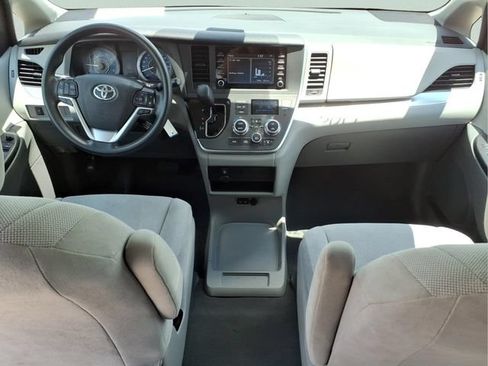 Used 2020 Toyota Sienna L FWD image 21