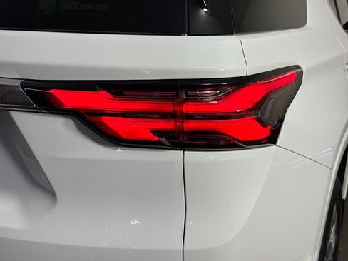 Used 2022 Chevrolet Traverse Premier image 34