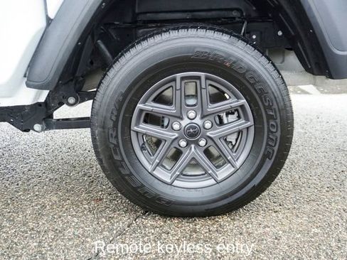 Used 2025 Jeep Gladiator Sport image 5