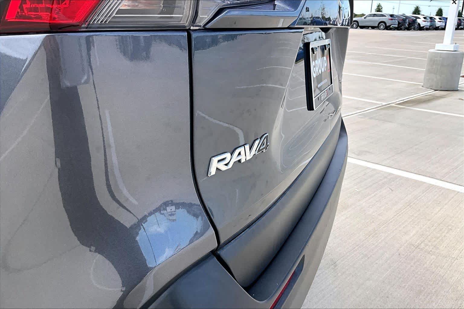 Used 2019 Toyota RAV4 XLE Premium FWD image 28