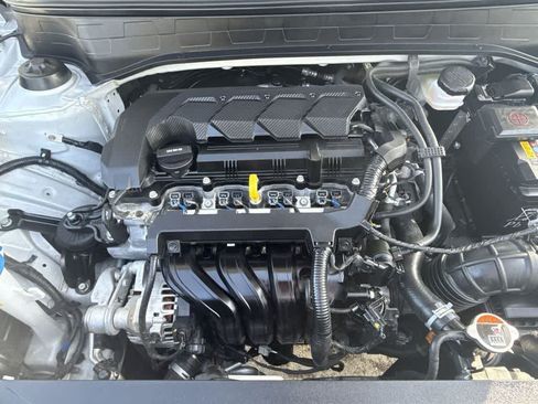 Used 2025 Hyundai Venue SEL FWD image 16