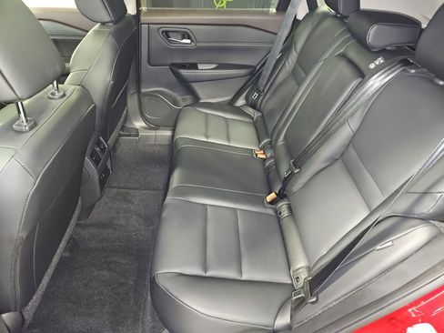 Used 2023 Nissan Rogue SV w/ SV Premium Package image 29