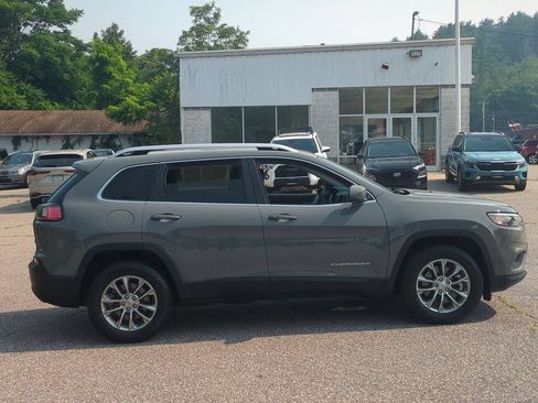 Used 2021 Jeep Cherokee Latitude Lux w/ Comfort/Convenience Group AWD/4WD image 3