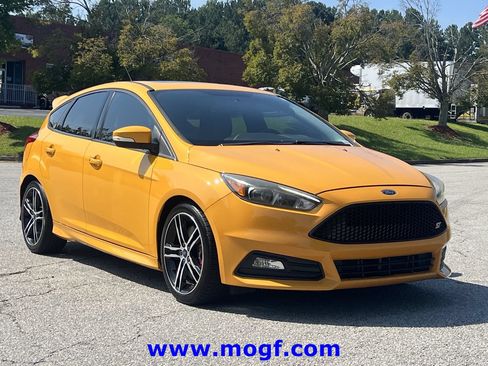 Used 2016 Ford Focus ST w/ Equipment Group 402A FWD image 4