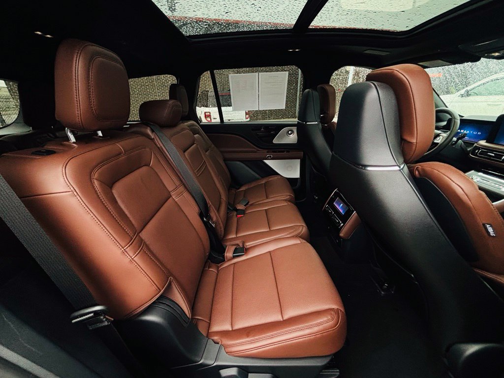Used 2026 Lincoln Aviator Reserve AWD/4WD image 37