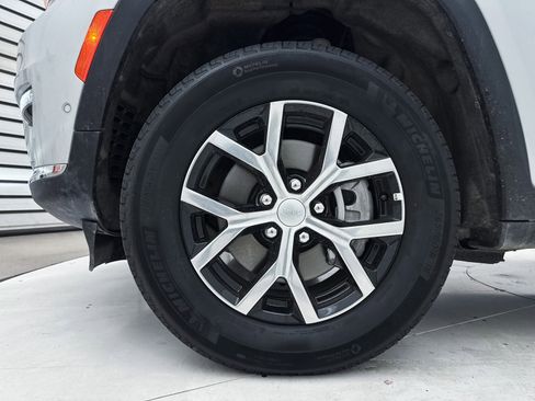 Used 2024 Jeep Grand Cherokee L Limited w/ Luxury Tech Group II image 16