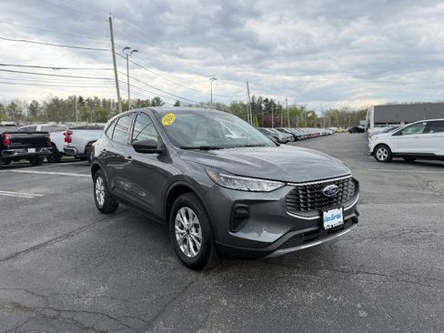 Used 2025 Ford Escape Active w/ Cold Weather Package AWD/4WD image 9