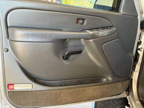 Used 2005 Chevrolet Silverado 2500 LS w/ Skid Plate Package image 11