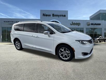 Used 2017 Chrysler Pacifica Limited w/ Advanced Safetytec Group