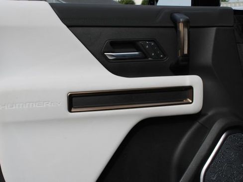 Used 2024 GMC Hummer EV 3X w/ LPO, Illumination Package image 15
