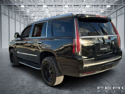 Used 2018 Cadillac Escalade Premium Luxury image 3