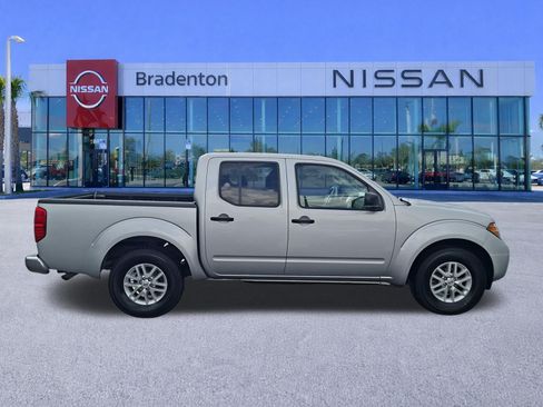 Used 2017 Nissan Frontier SV RWD image 4