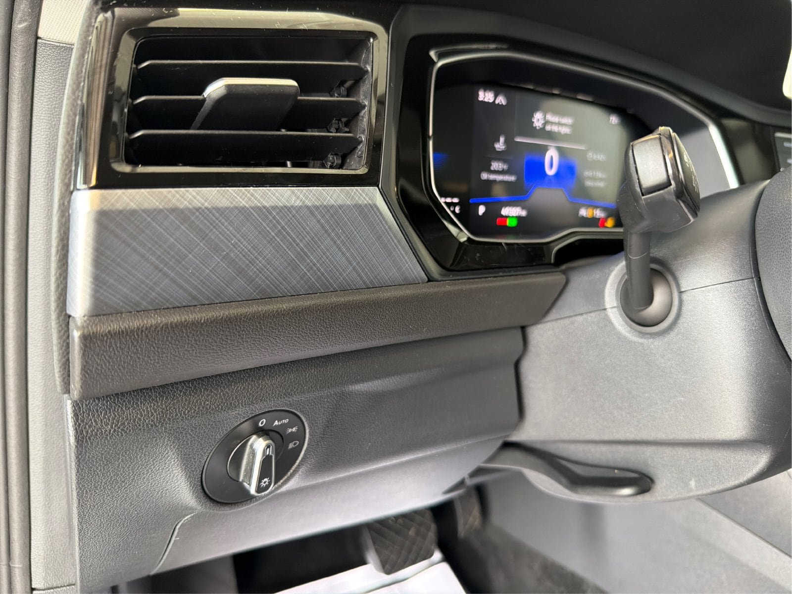 Used 2024 Volkswagen Jetta SE FWD image 20