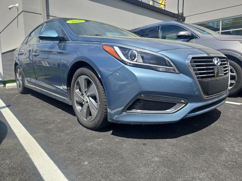 Used 2016 Hyundai Sonata Limited w/ Option Group 02 image 2