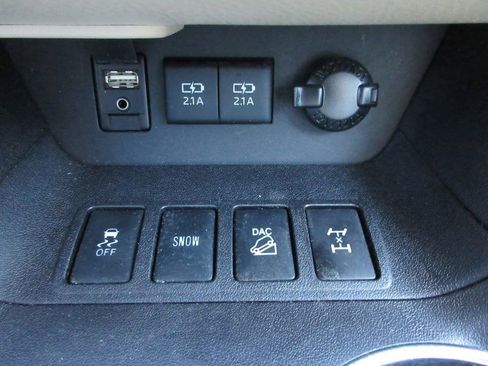 Used 2017 Toyota Highlander Limited image 7