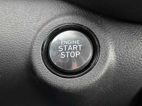 Certified 2025 Hyundai Venue Limited image 25