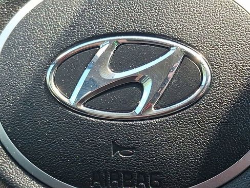 Used 2022 Hyundai Elantra SEL image 26