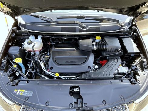 Used 2025 Chrysler Pacifica Select FWD image 25
