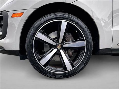 Used 2023 Porsche Macan image 10
