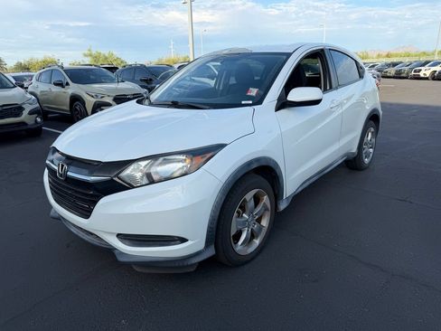 Used 2017 Honda HR-V LX image 3