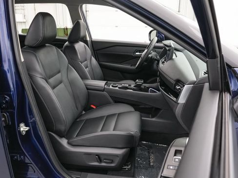 Used 2025 Nissan Rogue SL AWD/4WD image 21