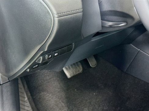 Used 2022 Toyota Corolla Cross XLE image 10