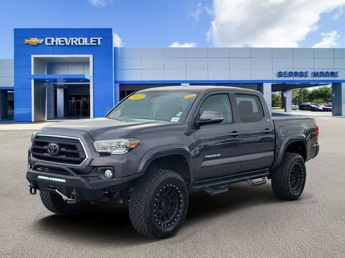 Used 2022 Toyota Tacoma SR5 w/ Technology Package RWD image 2