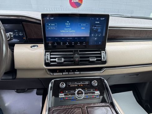 Used 2022 Lincoln Navigator L Reserve image 9