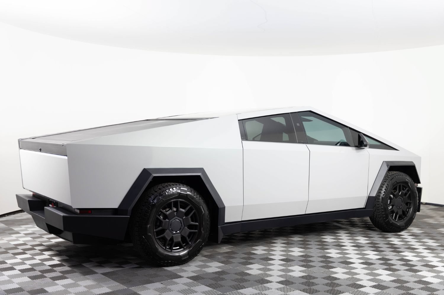 Used 2024 Tesla Cybertruck AWD Crew Cab image 8