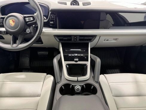 Certified 2025 Porsche Cayenne Coupe image 14